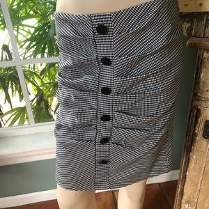 Houndstooth skirt with button down detail ❤️